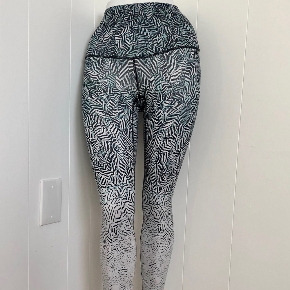 LULULEMON Size 2 - Picture 2 of 2